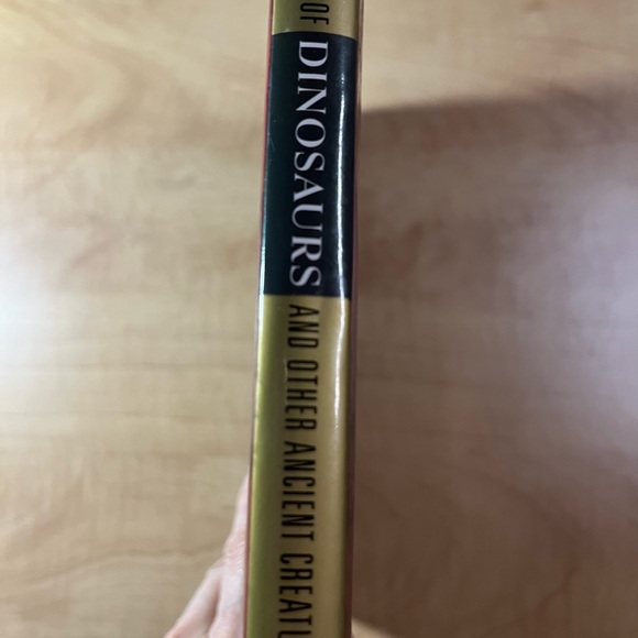 THE AMERICAN MUSEUM OF NATURAL HISTORY'S Book of DINOSAURS - Picture 2 of 8